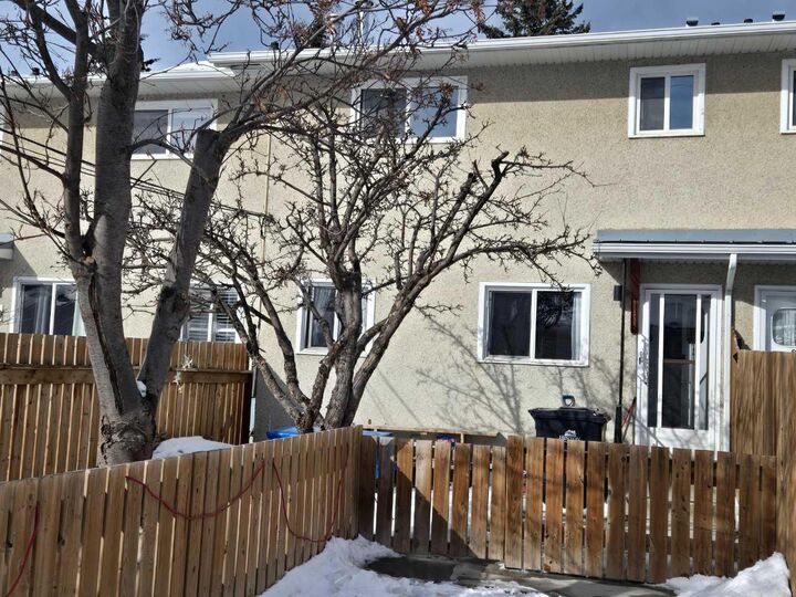 Property Photo:  441 Switzer Drive 29  AB T7V 1Z7 