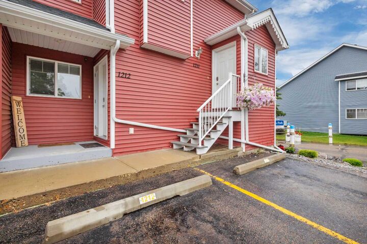 5220 50A Avenue 1212 — photo 1