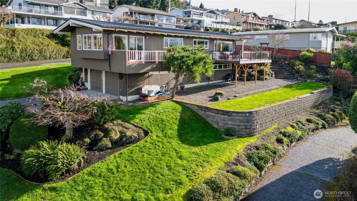 Property Photo:  13635 SE 43rd Street  WA 98006 