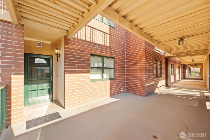 Property Photo:  300  Columbia Point Drive D101  WA 99352 