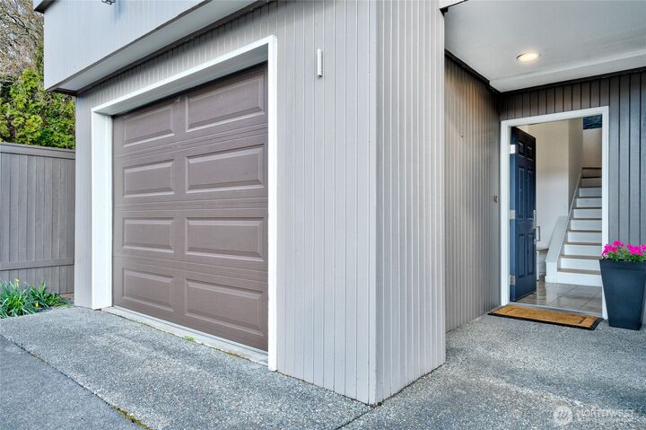 Property Photo:  2364  Fairview Avenue E 1  WA 98102 
