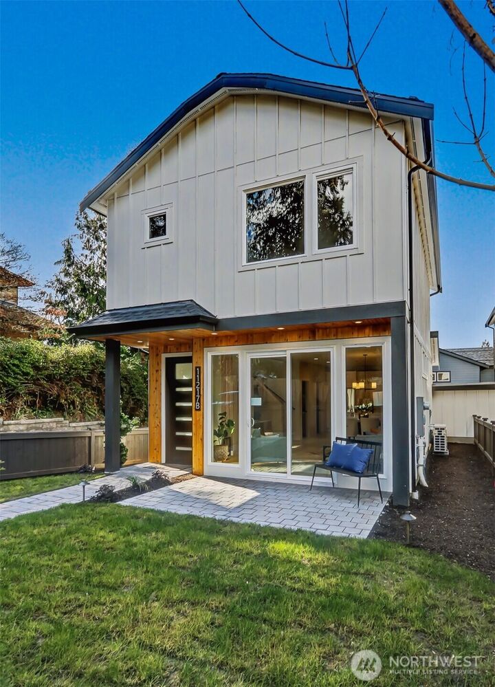 Property Photo: 11217 NE 95th Street B WA 98033