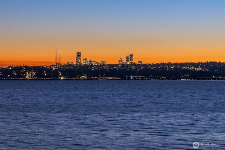 Property Photo: 175 Lake Avenue W WA 98033