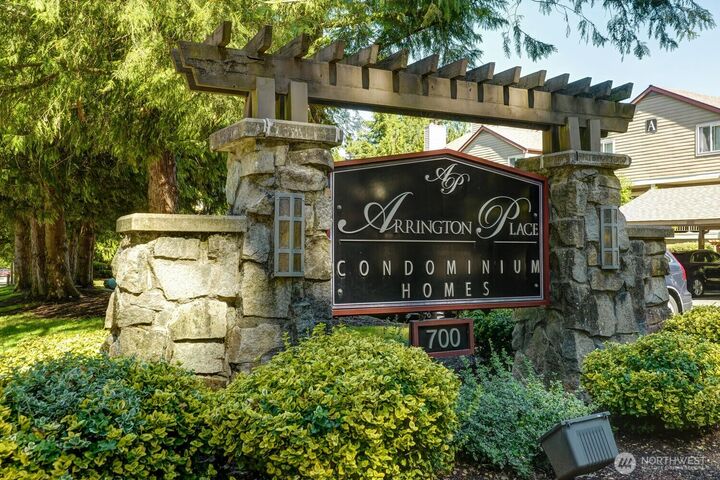 Property Photo: 700 Front Street S E 103 WA 98027