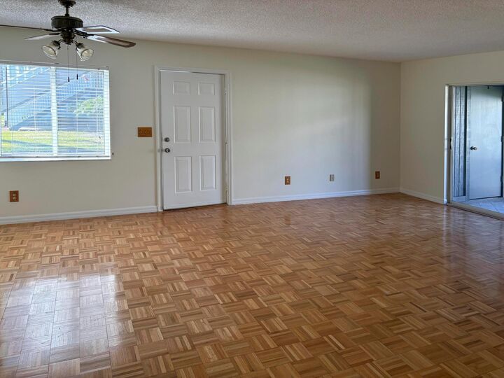 Property Photo:  214 SE Village Drive  FL 34952 