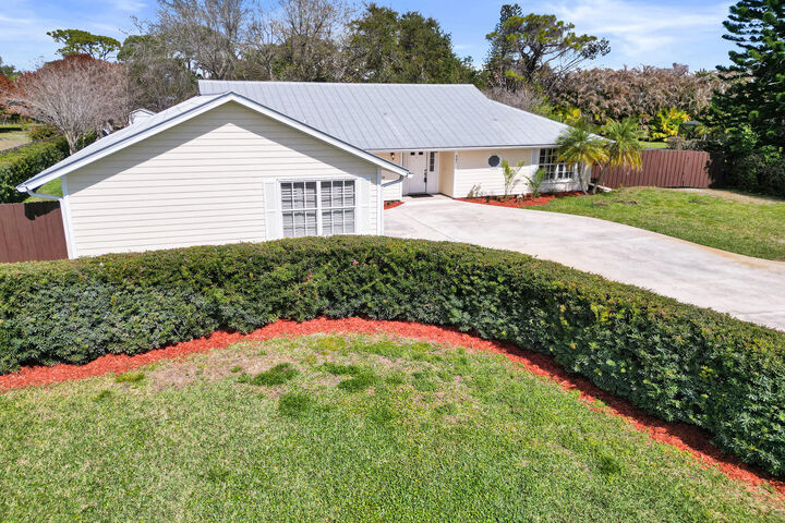 Property Photo:  901 NE Town Terrace  FL 34957 