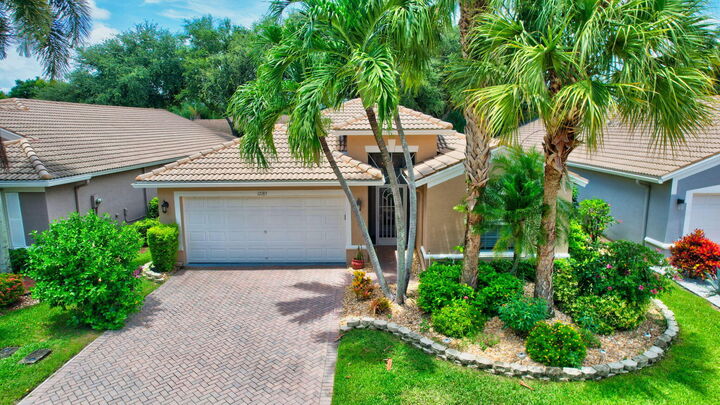 Property Photo: 12185 La Vita Way FL 33437