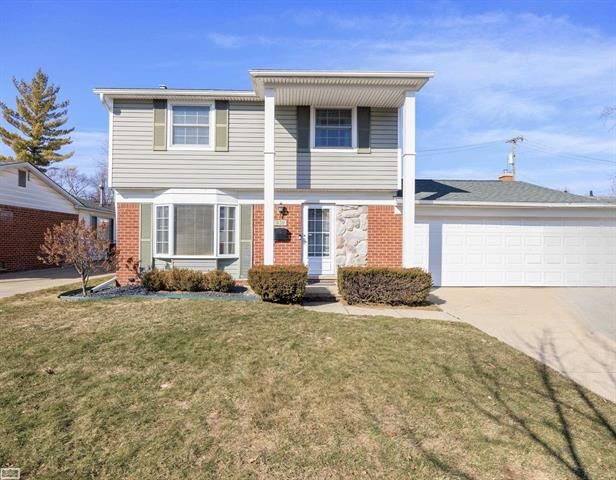 Property Photo:  930 Elmsford Drive  MI 48017 