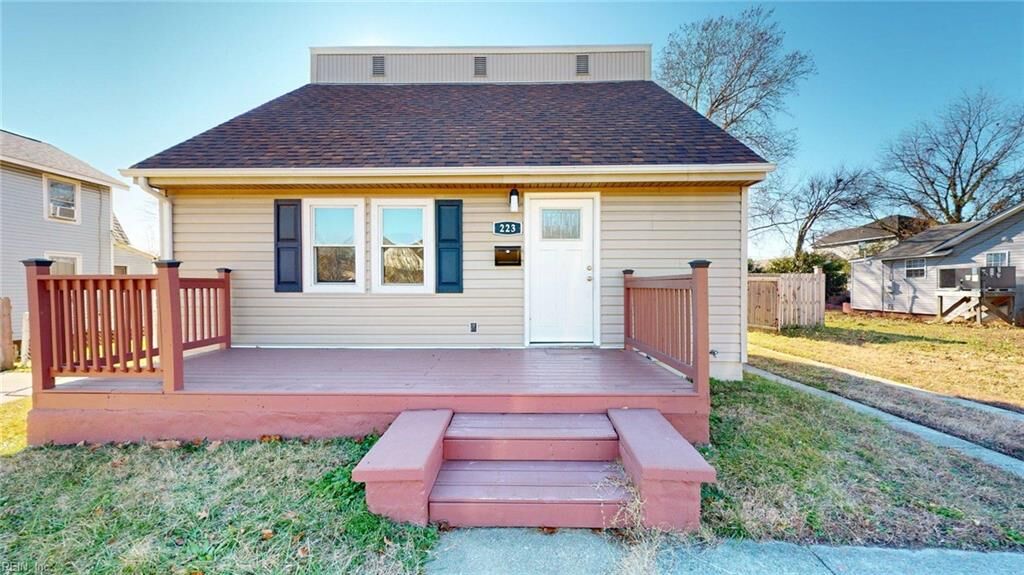 Property Photo: 223 Sycamore Ave VA 23607