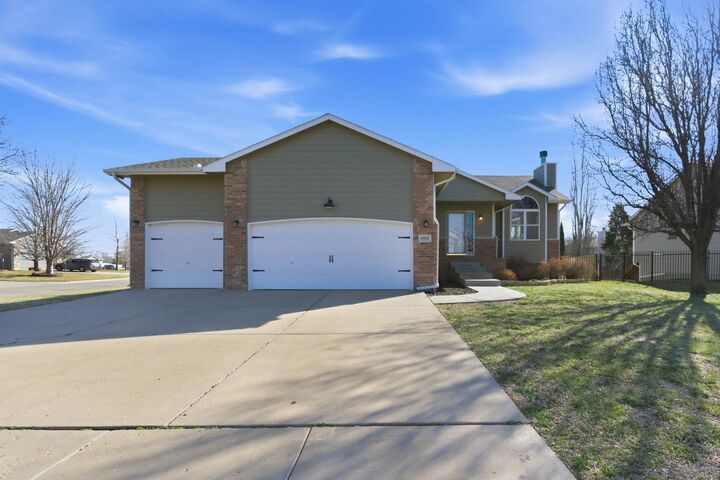 Property Photo:  1931 N Beretta Ct  KS 67002 