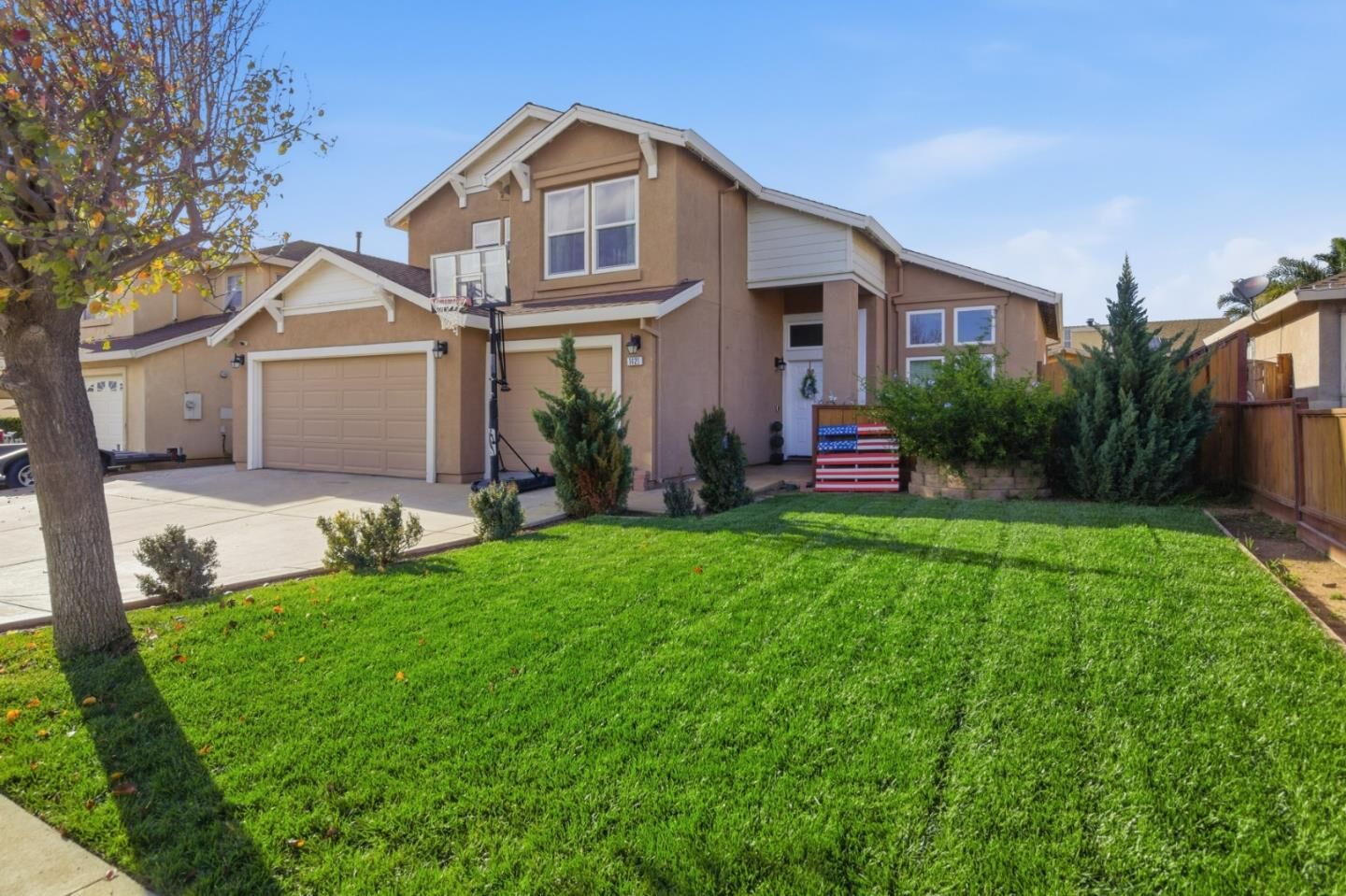 Property Photo:  1421 Burgundy Way  CA 93926 