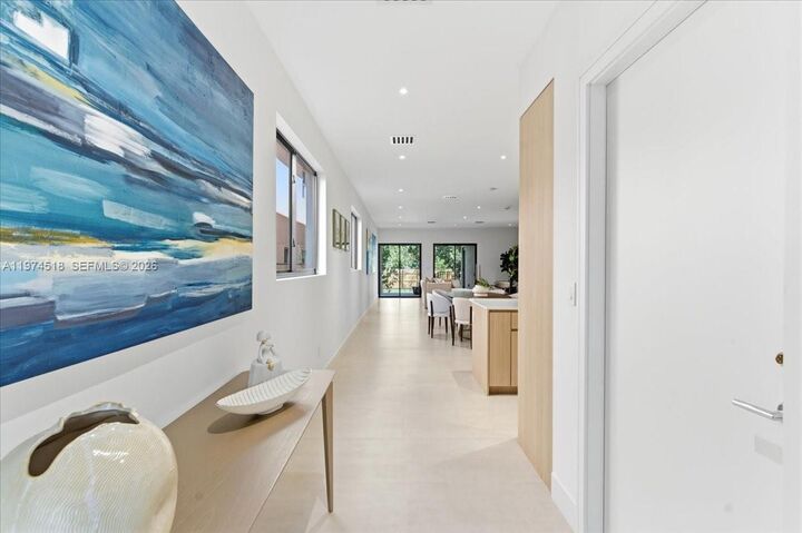 Property Photo: 2925 SW 36th Ave FL 33133