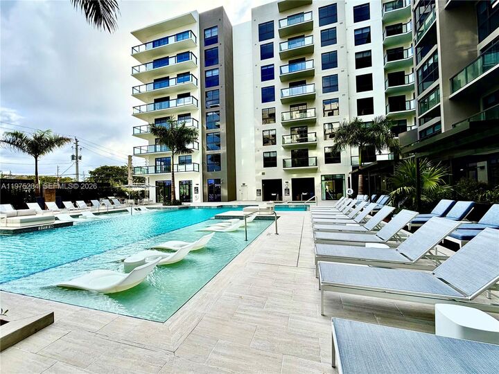 Property Photo:  1650 NE 124th St 621  FL 33181 