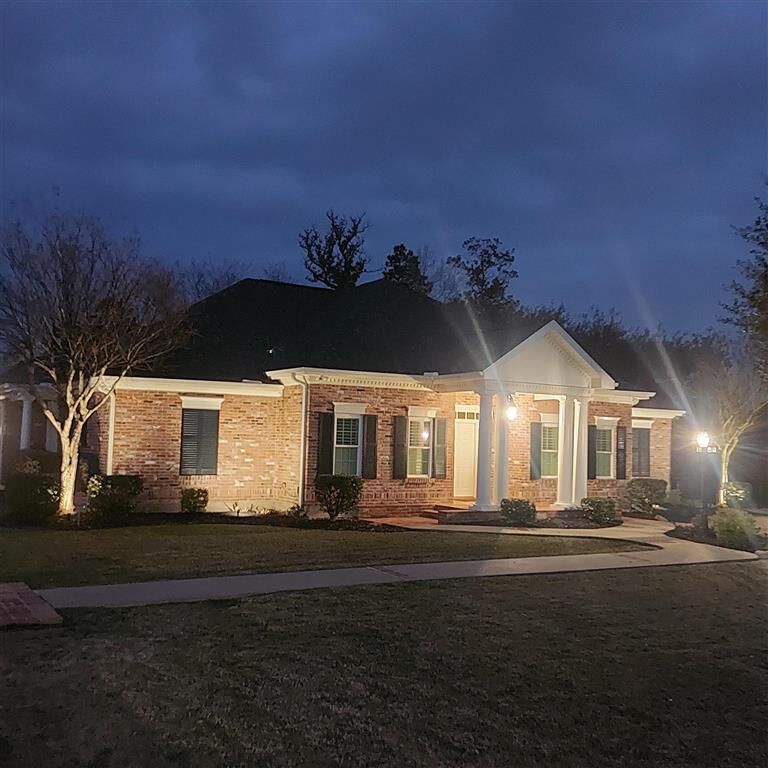 Property Photo:  934 St James Drive  LA 70611 