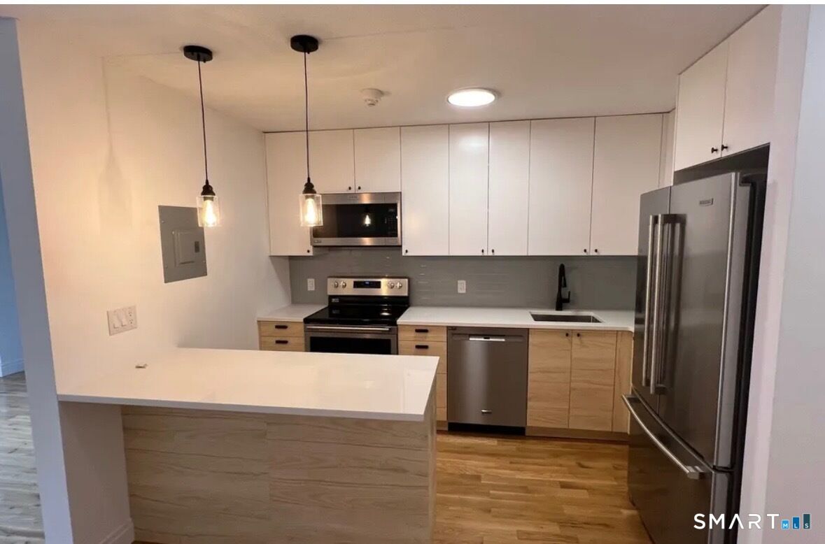 Property Photo:  67 Balance Rock Road Apt 7  CT 06483 