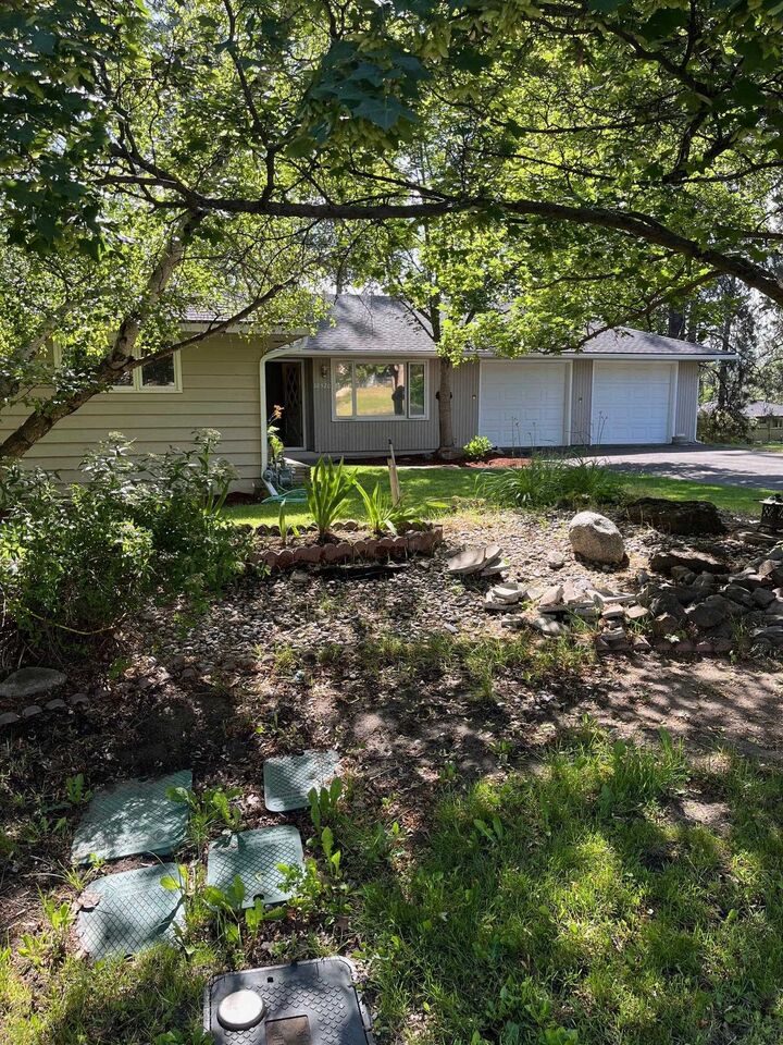 Property Photo: 10520 N College Cir WA 99218