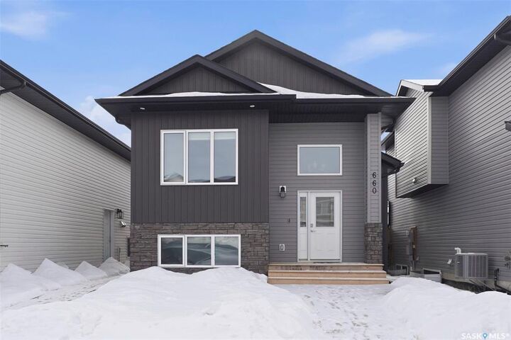 Photo de la propriété:  660 Feheregyhazi Boulevard  SK S7W 1C4 