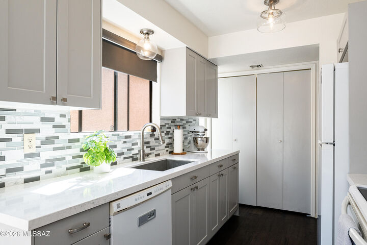 Property Photo: 2417 N Palo Hacha Drive AZ 85745