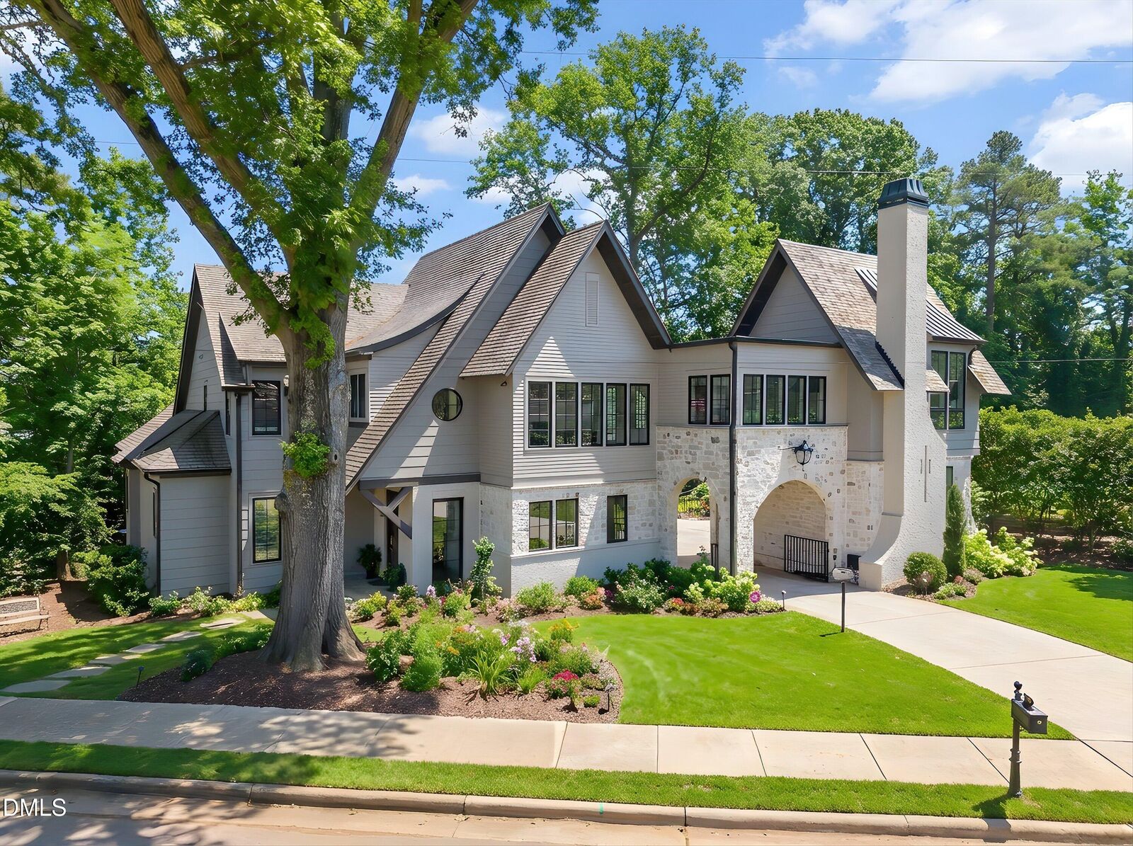 Property Photo: 906 Brooks Avenue NC 27607