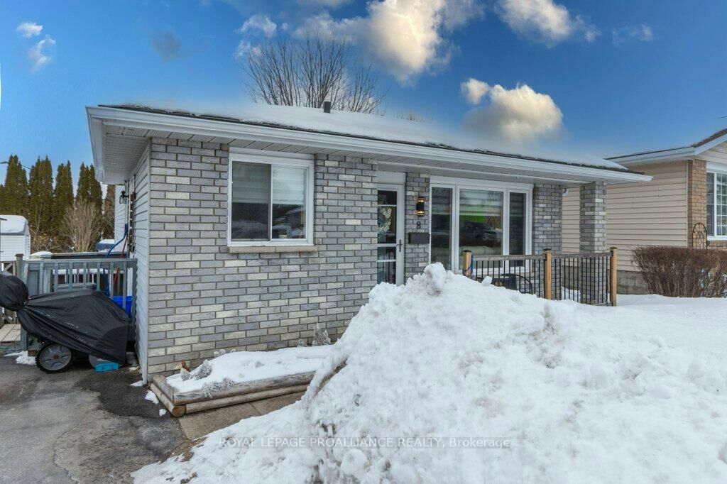Property Photo:  8 Birch Street  ON K8V 6J1 