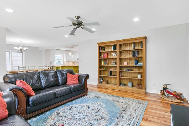 Property Photo:  11 Urbandale Avenue  ON M2M 2G9 