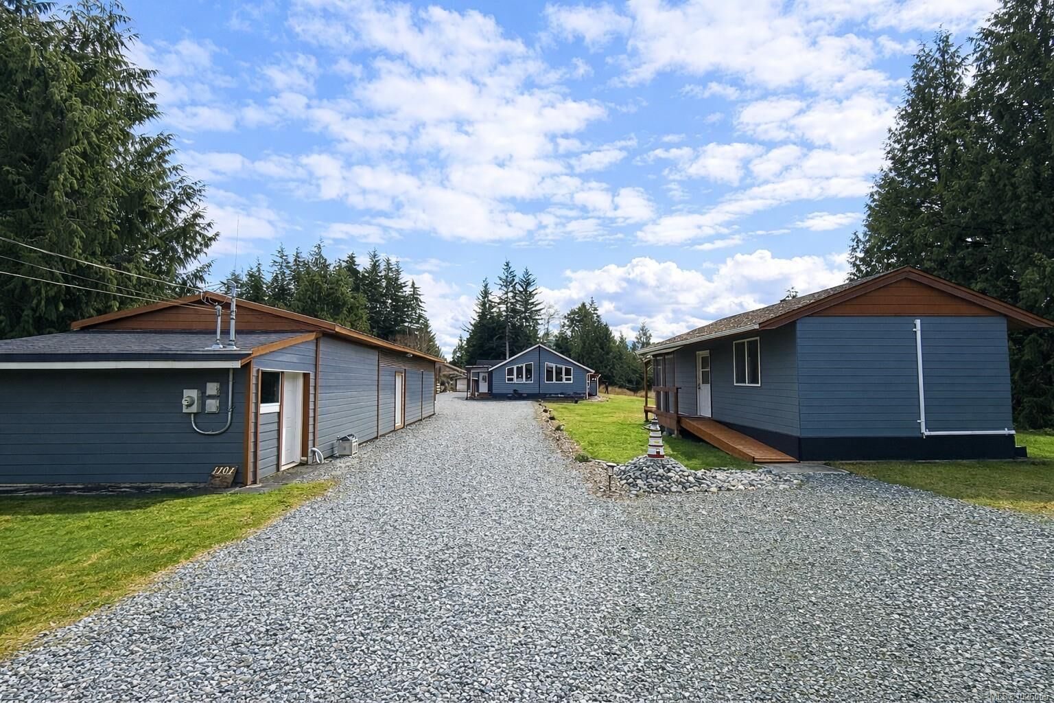 Property Photo: 1101 Ewen Rd BC V0N 2R0