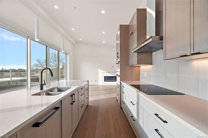 Photo de la propriété:  1102 Esquimalt Rd 501  BC V9A 0L3 