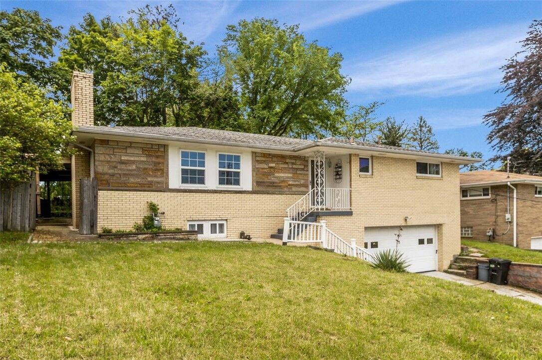 Property Photo: 1105 Greentree Rd PA 15220