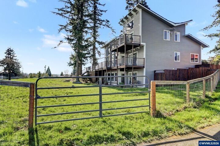 Property Photo:  9915 Marquam Cir  OR 97038 