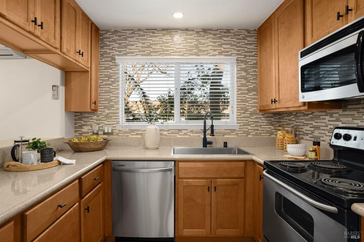 Property Photo:  225 Burt Street 3  CA 95407 