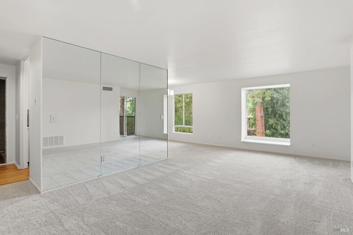 Property Photo: 89 Forest Lane CA 94903