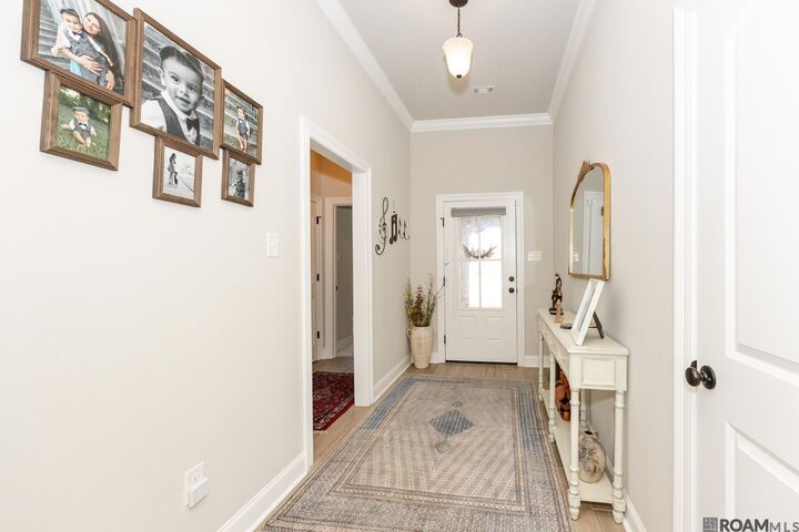 Property Photo:  10802 Maitland Ave  LA 70810 