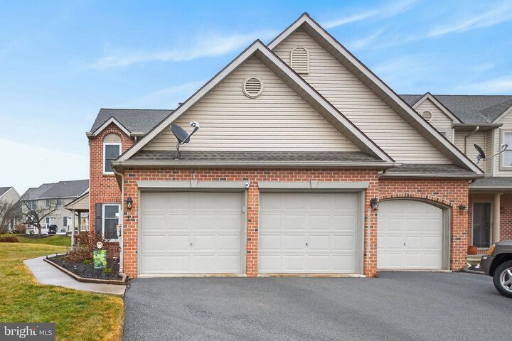 Property Photo:  24 Spring Hill Lane  PA 17554 