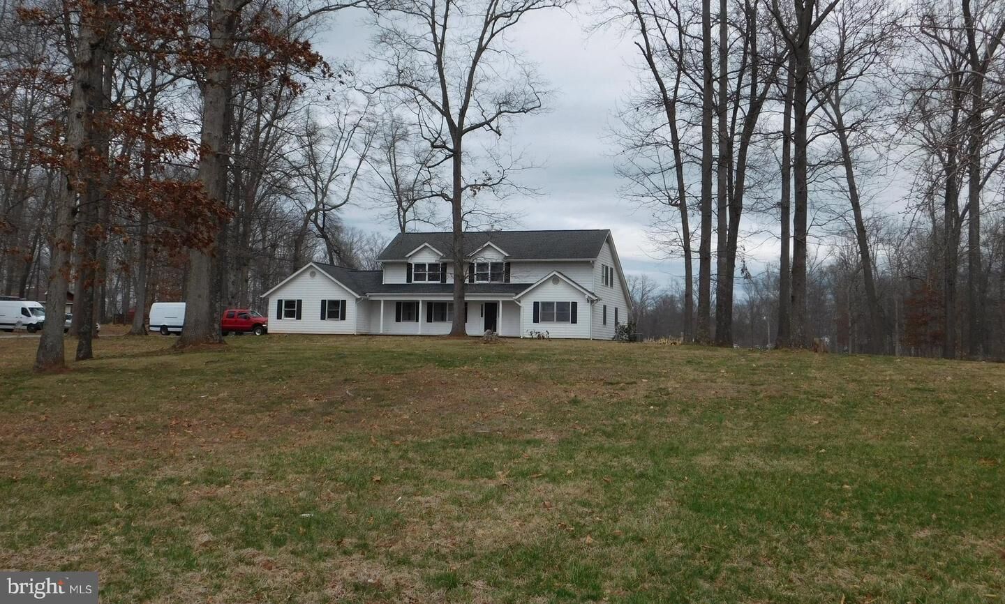Property Photo:  43118 Evans Pond Road  VA 20176 