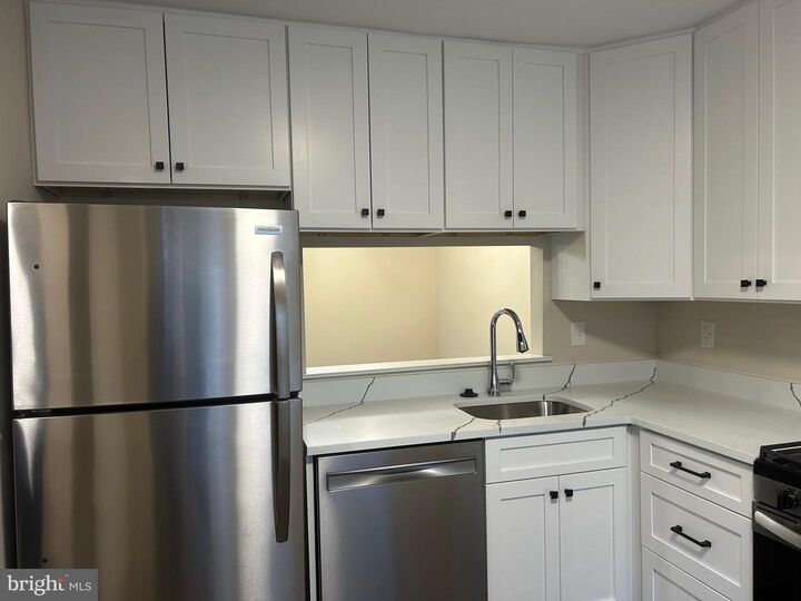 Property Photo:  804 Briarwood Court  NJ 08080 