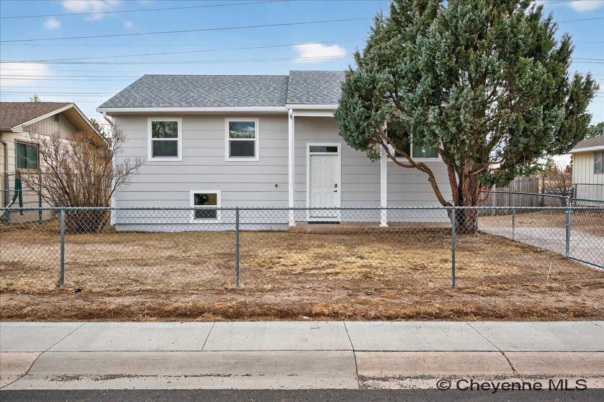 Property Photo:  1275 W Jefferson Rd  WY 82007 