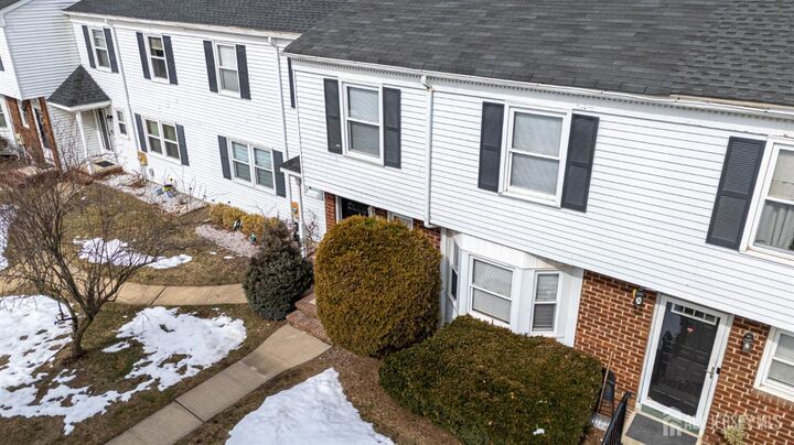 Property Photo:  21 Rosewood Court  NJ 08872 