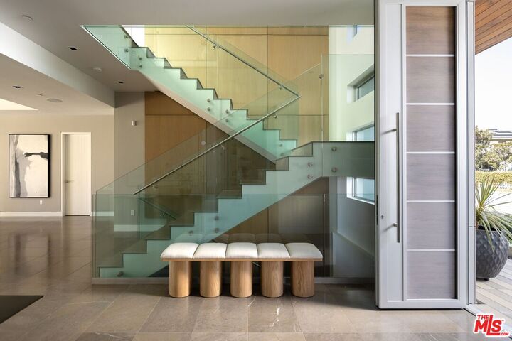 Property Photo:  13120 Nimrod Pl  CA 90049 