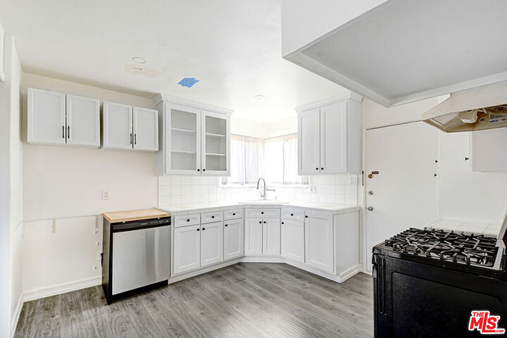 Property Photo:  830 Hill St  CA 90405 