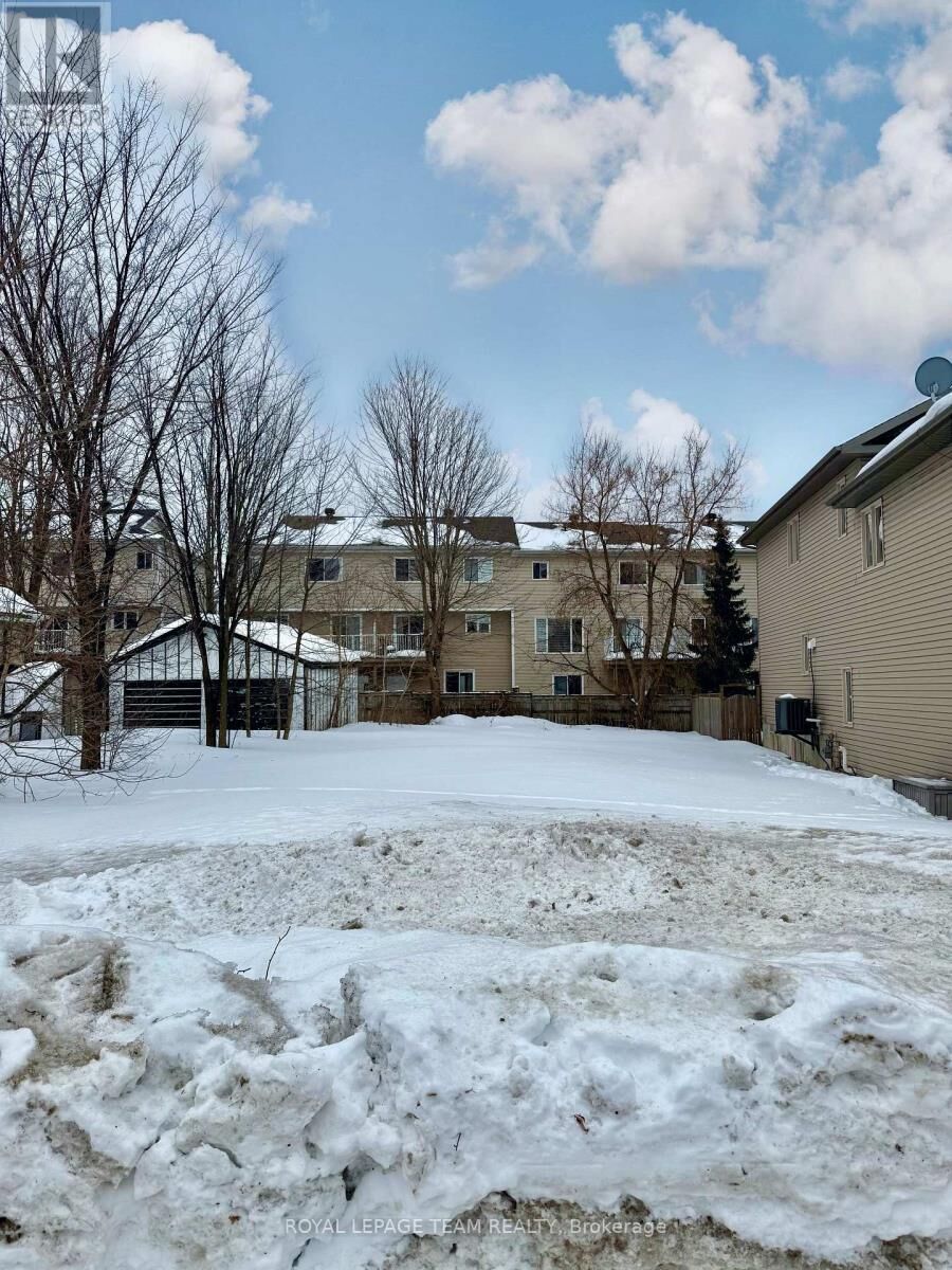 Property Photo:  1138-1140 Snow Street  ON K1J 7R6 