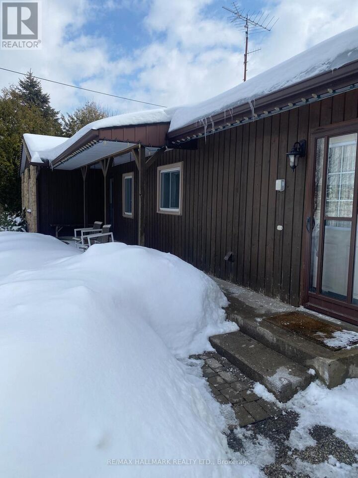 Property Photo:  4749 Aurora Road East  ON L4A 3J8 