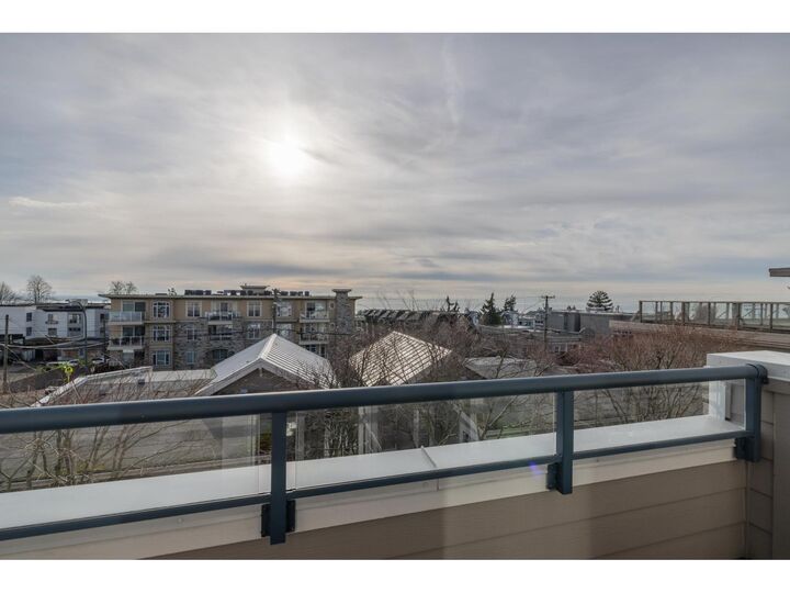 Property Photo:  15161 Prospect Avenue 7  BC V4B 4B8 