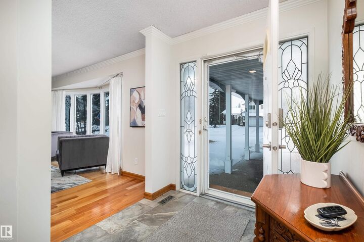 Photo de la propriété:  279 Westridge Road NW  AB T5T 1C2 