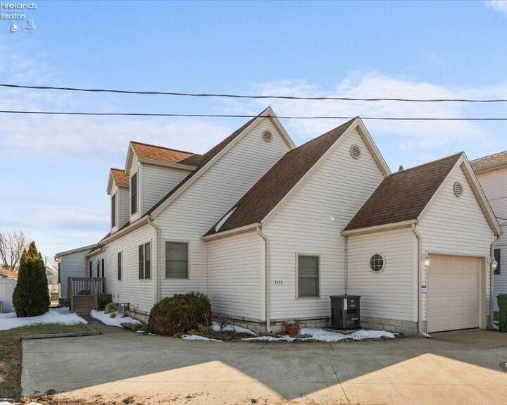 Property Photo:  1551 N Anchor Avenue  OH 43452 