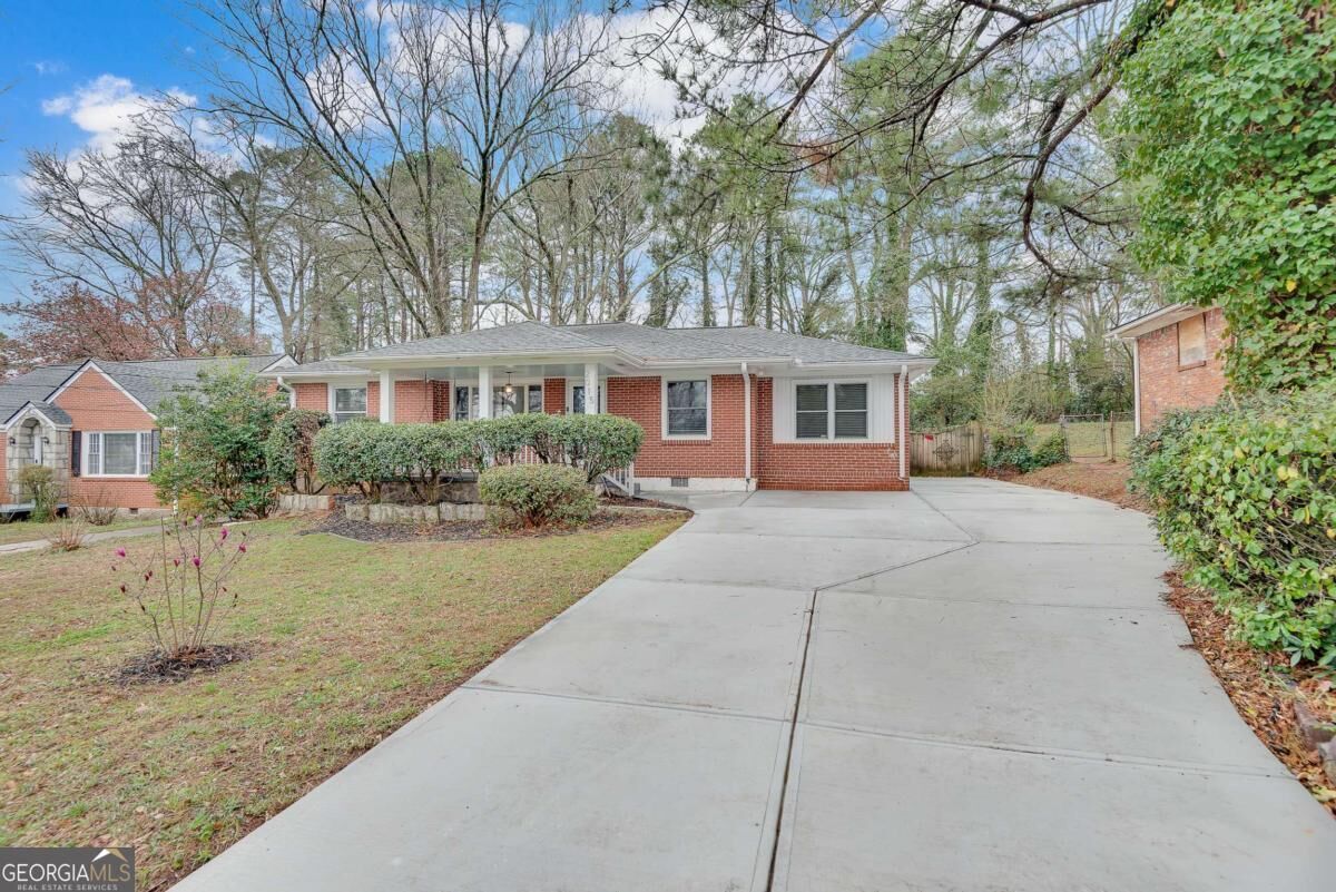 Property Photo:  2015 E Camellia Drive  GA 30032 
