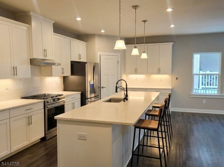 Property Photo:  4 Coopers Hawk Ct  NJ 07882 