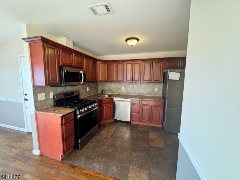 Property Photo:  83 Broadway St 2  NJ 07206 