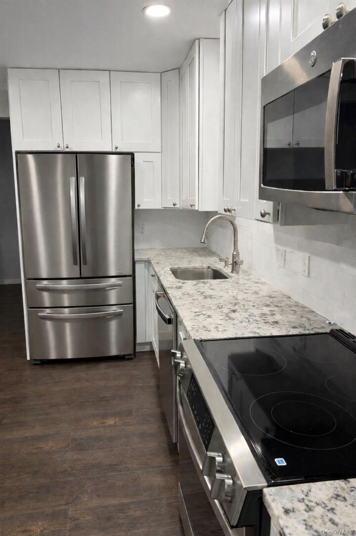 Property Photo:  19 Lee Avenue 1  NY 10980 