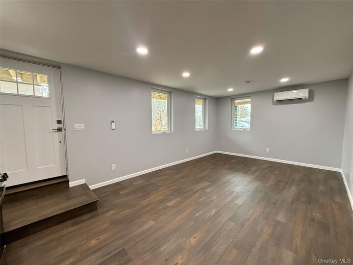 Property Photo:  19 Lee Avenue 1  NY 10980 