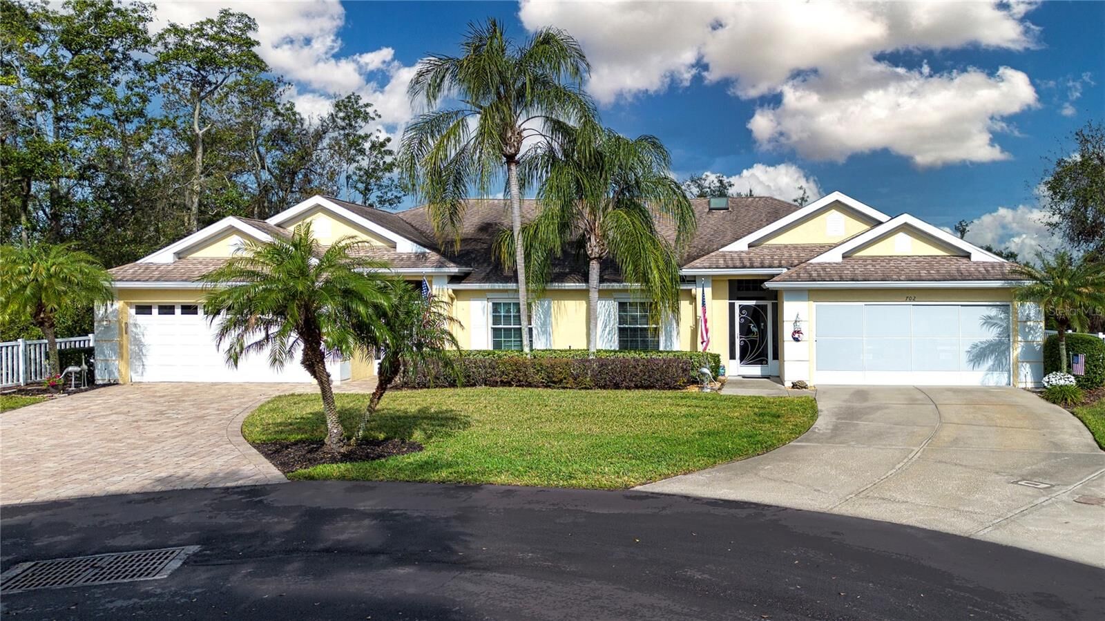 Property Photo:  702 Staffordshire Lane 22  FL 33573 